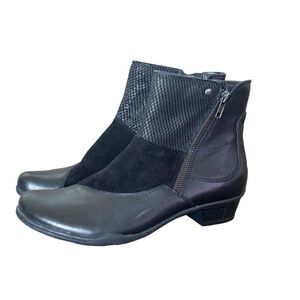 Earth Orion Black Leather Booties Size 9.5